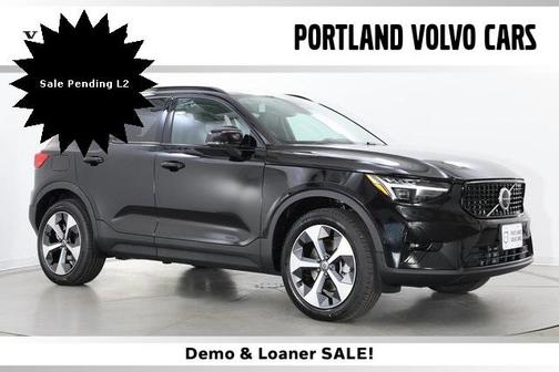 2025 Volvo XC40 B5 Plus Dark Theme