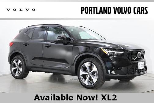 2025 Volvo XC40 B5 Plus Dark Theme