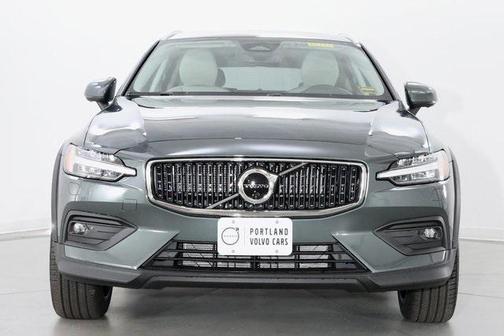 2026 Volvo V60 Cross Country B5 Plus