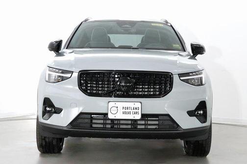 2026 Volvo XC40 B5 Ultra Black Edition