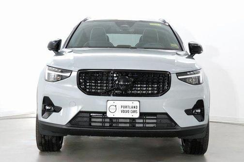 Vapour Grey Metallic 2026 Volvo XC40 Black Edition Ultra, B5 AWD Gas (mild hybrid)