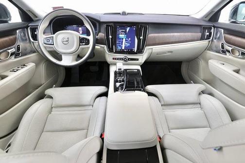 2022 Volvo S90 Recharge Plug-In Hybrid T8 R-Design