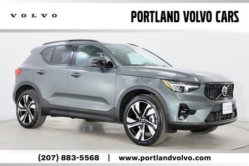 2026 Volvo XC40 Plus, B5 AWD Gas (mild hybrid), Dark