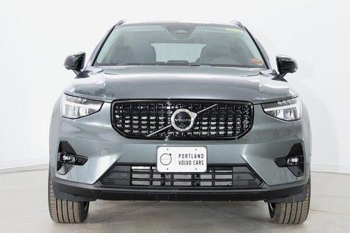 Forest Lake 2026 Volvo XC40 Plus, B5 AWD Gas (mild hybrid), Dark