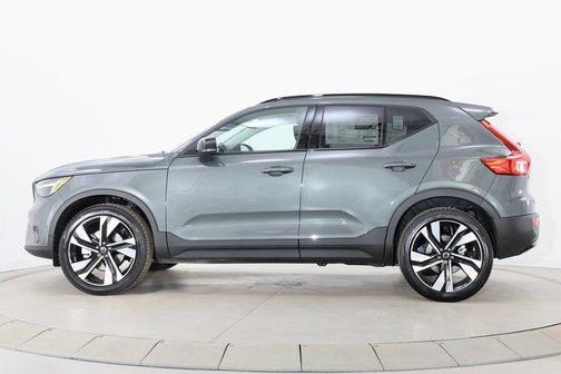 Forest Lake 2026 Volvo XC40 Plus, B5 AWD Gas (mild hybrid), Dark