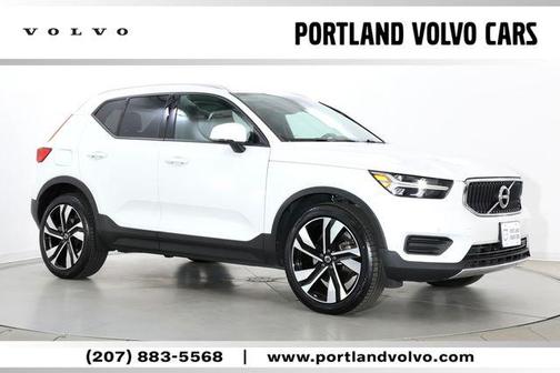 Ice White 2020 Volvo XC40 T5 Momentum