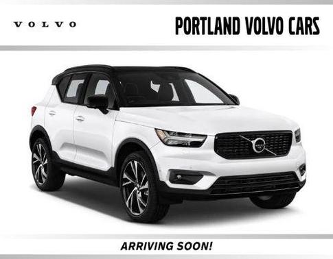 Ice White 2020 Volvo XC40 T5 Momentum