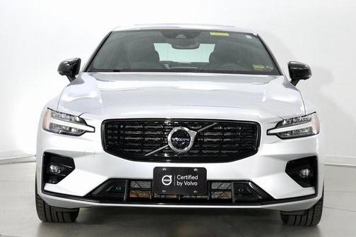 2022 Volvo S60 T5 R-Design