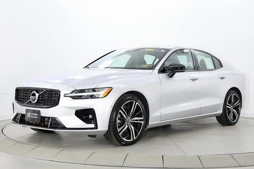 2022 Volvo S60 T5 R-Design