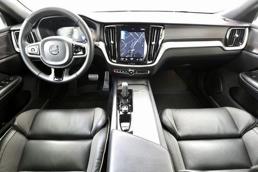 2022 Volvo S60 T5 R-Design