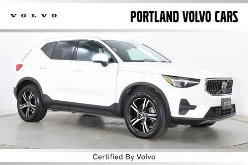 Crystal White 2025 Volvo XC40 B5 Core Bright Theme