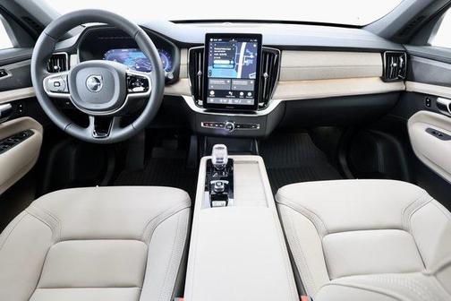 2025 Volvo XC90 B6 Plus 7-Seater
