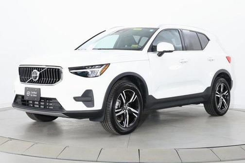 2025 Volvo XC40 B5 Core Bright Theme