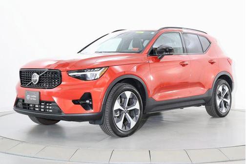 Fusion Red 2025 Volvo XC40 B5 Plus Dark Theme