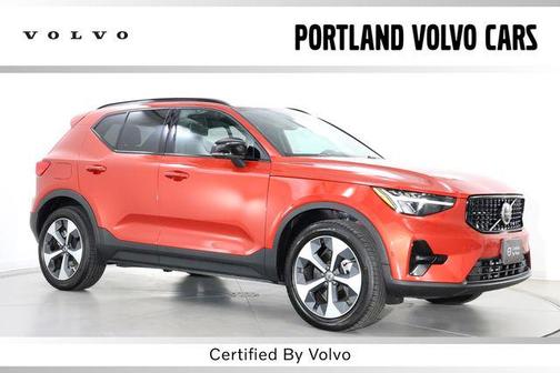 Fusion Red 2025 Volvo XC40 B5 Plus Dark Theme
