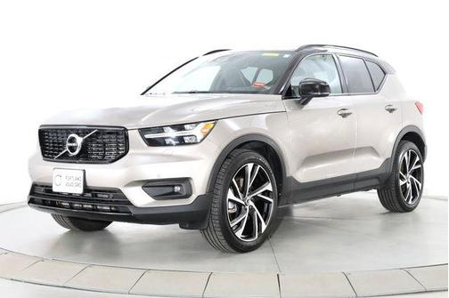 Pebble Grey Metallic 2022 Volvo XC40 T5 R-Design