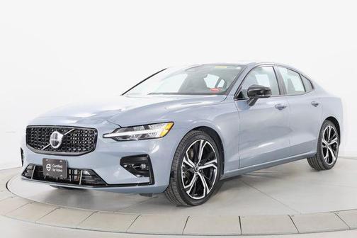 2024 Volvo S60 B5 Core Dark Theme