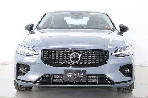 2024 Volvo S60 B5 Core Dark Theme