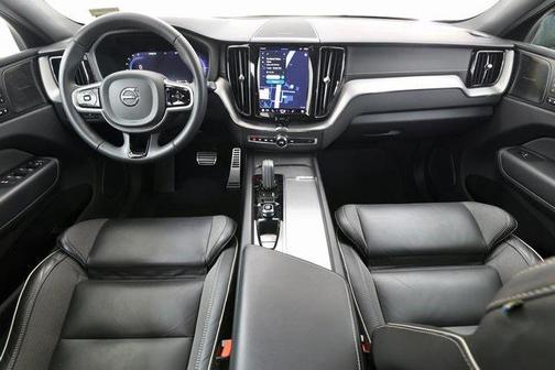 2022 Volvo XC60 Recharge Plug-In Hybrid T8 R-Design