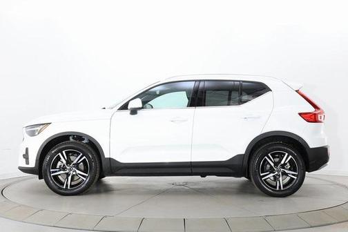 2025 Volvo XC40 B5 Core Bright Theme