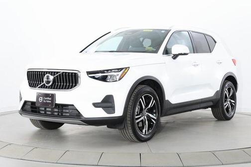 2025 Volvo XC40 B5 Core Bright Theme