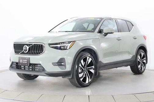 2024 Volvo XC40 B5 Ultimate Bright Theme