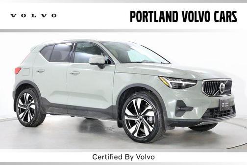 2024 Volvo XC40 B5 Ultimate Bright Theme