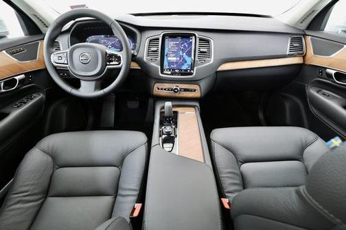2025 Volvo XC90 Plug-In Hybrid Core