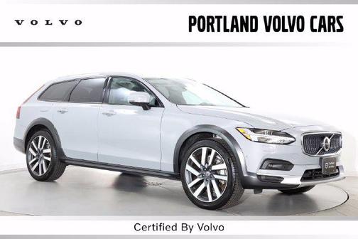 Vapour Grey Metallic 2025 Volvo V90 Cross Country Ultra, B6 AWD Gas (mild hybrid)