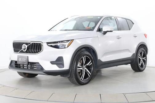 Silver Dawn Metallic 2025 Volvo XC40 B5 Core Bright Theme