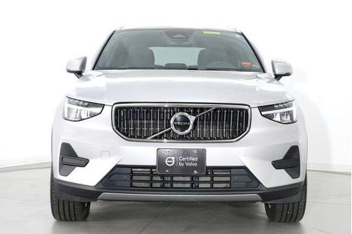 Silver Dawn Metallic 2025 Volvo XC40 B5 Core Bright Theme
