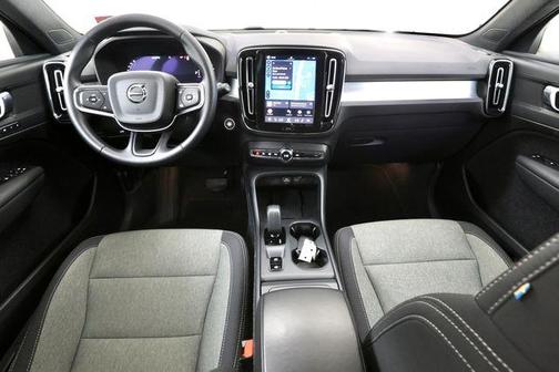 Silver Dawn Metallic 2025 Volvo XC40 B5 Core Bright Theme