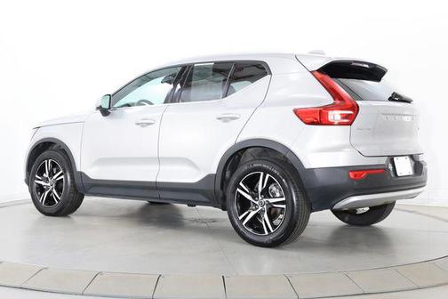 Silver Dawn Metallic 2025 Volvo XC40 B5 Core Bright Theme
