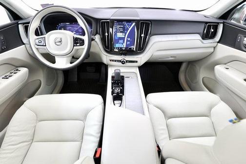 2025 Volvo XC60 Plug-In Hybrid T8 Plus