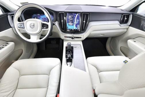 2025 Volvo XC60 Plug-In Hybrid T8 Plus