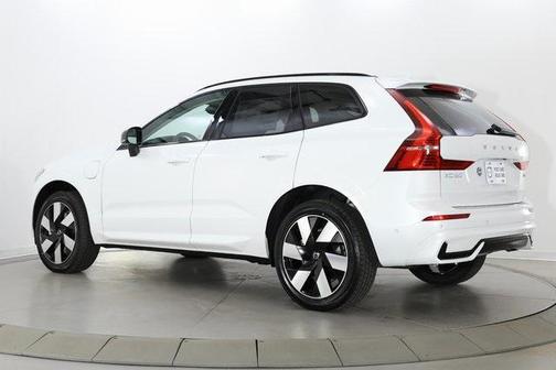 2025 Volvo XC60 Plug-In Hybrid T8 Plus