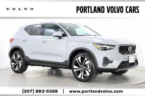 2025 Volvo XC40 B5 Ultra Bright Theme