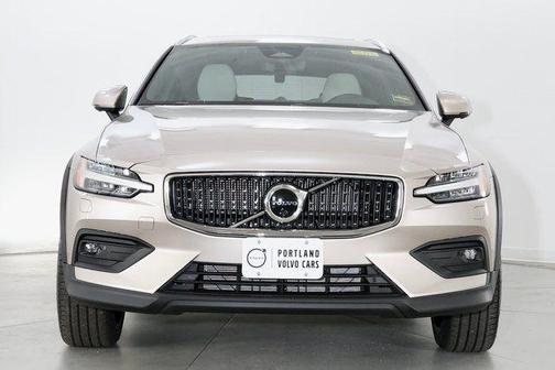 Bright Dusk Metallic 2026 Volvo V60 Cross Country Ultra, B5 AWD Gas (mild hybrid)