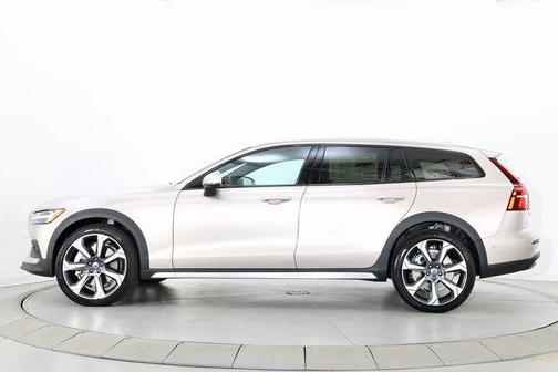 Bright Dusk Metallic 2026 Volvo V60 Cross Country Ultra, B5 AWD Gas (mild hybrid)