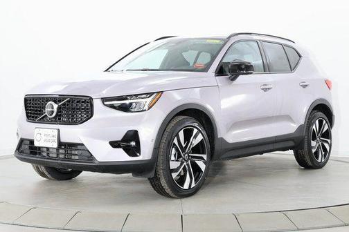 Aurora Silver 2026 Volvo XC40 Plus, B5 AWD Gas (mild hybrid), Dark
