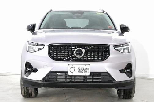 2026 Volvo XC40 Plus, B5 AWD Gas (mild hybrid), Dark