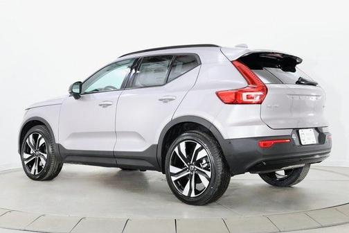 2026 Volvo XC40 Plus, B5 AWD Gas (mild hybrid), Dark