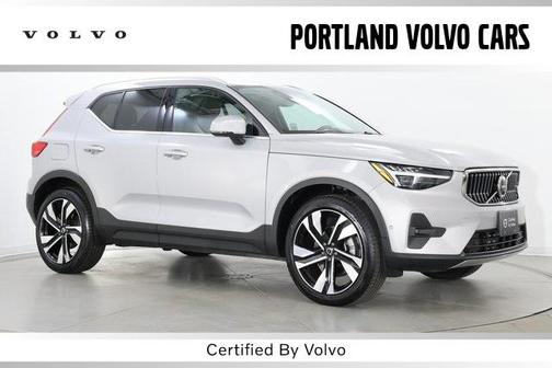 2023 Volvo XC40 B5 Ultimate Bright Theme