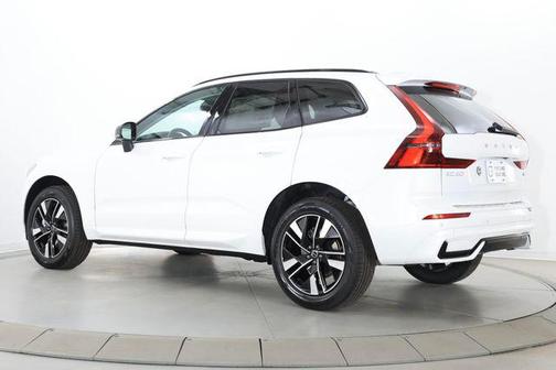 Crystal White Metallic 2026 Volvo XC60 B5 Core