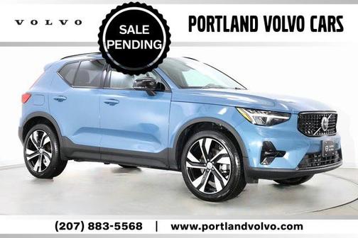 2025 Volvo XC40 B5 Plus Dark Theme