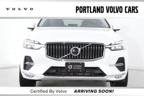 Crystal White Metallic 2023 Volvo XC60 B5 Ultimate Bright Theme
