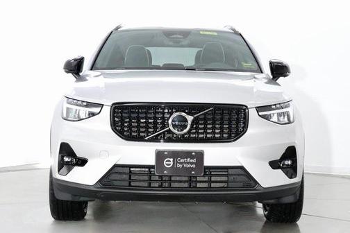 2025 Volvo XC40 B5 Plus Dark Theme