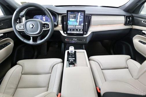 2026 Volvo XC90 B6 Ultra Dark Theme 6-Seater