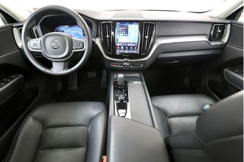 Vapour Grey Metallic 2025 Volvo XC60 B5 Core
