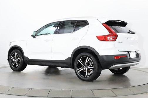 2025 Volvo XC40 B5 Core Bright Theme